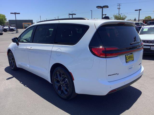2027 Chrysler Pacifica Limited