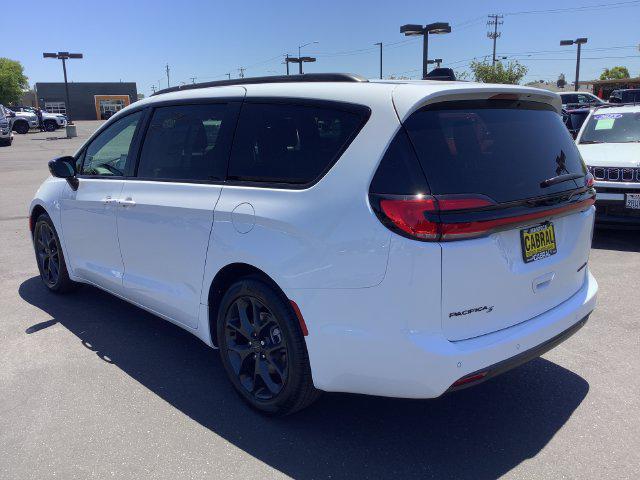 2027 Chrysler Pacifica Limited