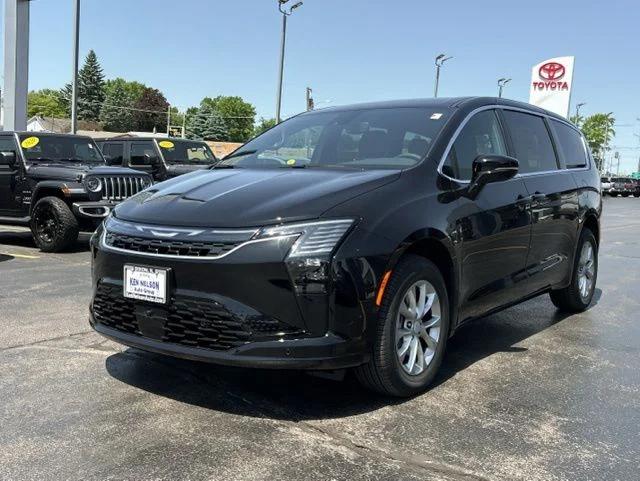 2027 Chrysler Pacifica Select