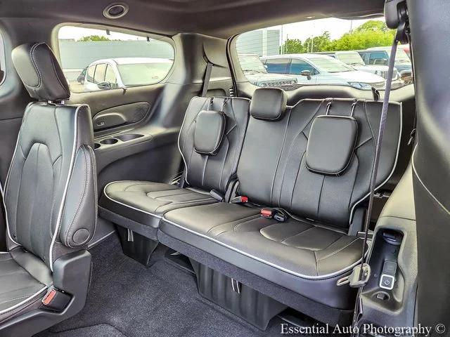 2027 Chrysler Pacifica Limited