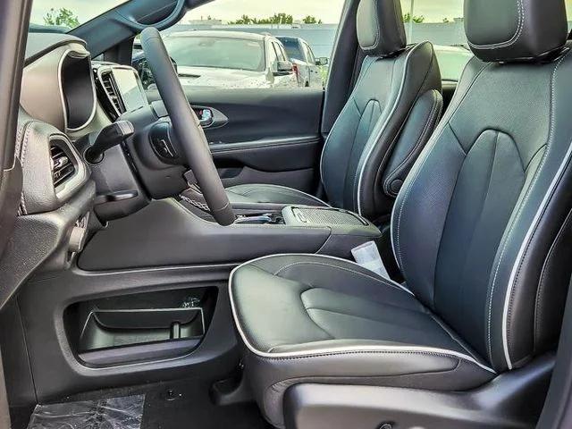 2027 Chrysler Pacifica Limited