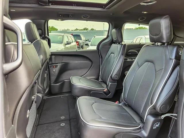 2027 Chrysler Pacifica Limited