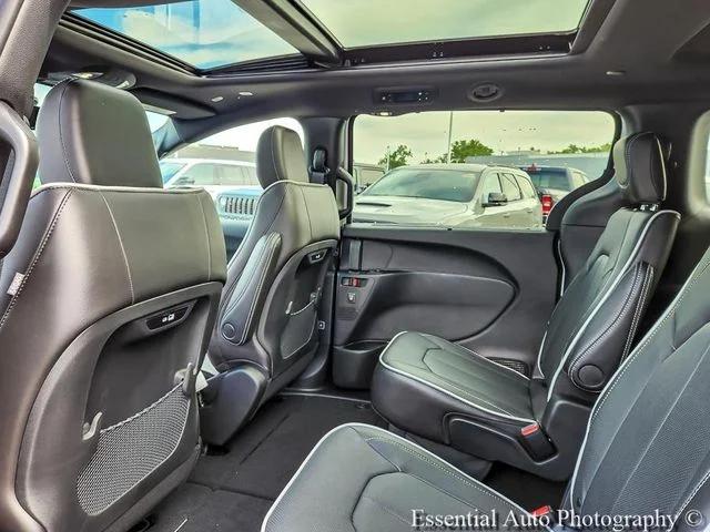 2027 Chrysler Pacifica Limited