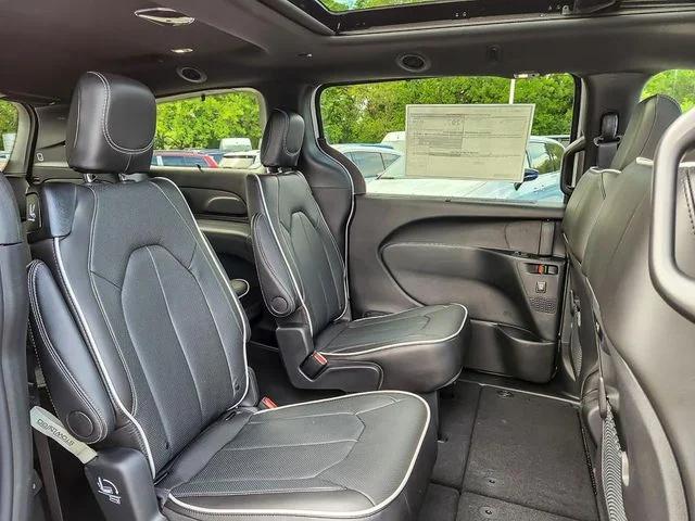 2027 Chrysler Pacifica Limited