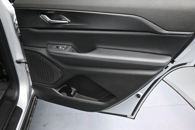 2026 Jeep Grand Cherokee L Laredo 4x4