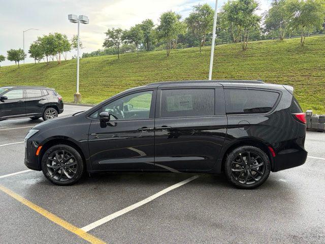 2027 Chrysler Pacifica PACIFICA LIMITED AWD 2027 Chrysler Pacifica PACIFICA LIMITED AWD