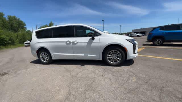 2027 Chrysler Pacifica PACIFICA SELECT AWD 2027 Chrysler Pacifica PACIFICA SELECT AWD