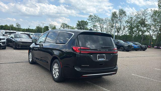 2027 Chrysler Pacifica PACIFICA SELECT