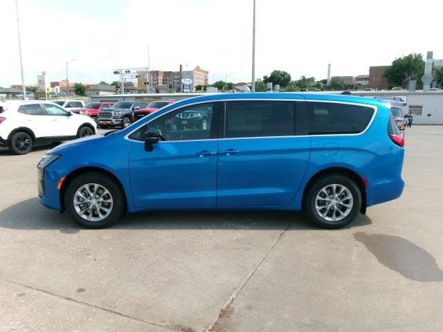 2027 Chrysler Pacifica PACIFICA SELECT AWD