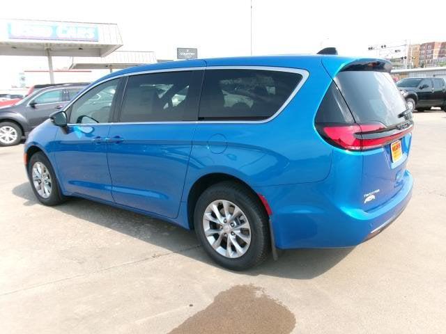 2027 Chrysler Pacifica PACIFICA SELECT AWD