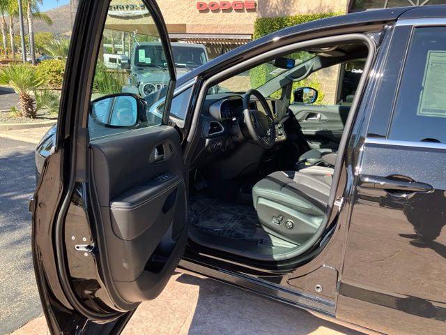 2027 Chrysler Pacifica PACIFICA SELECT
