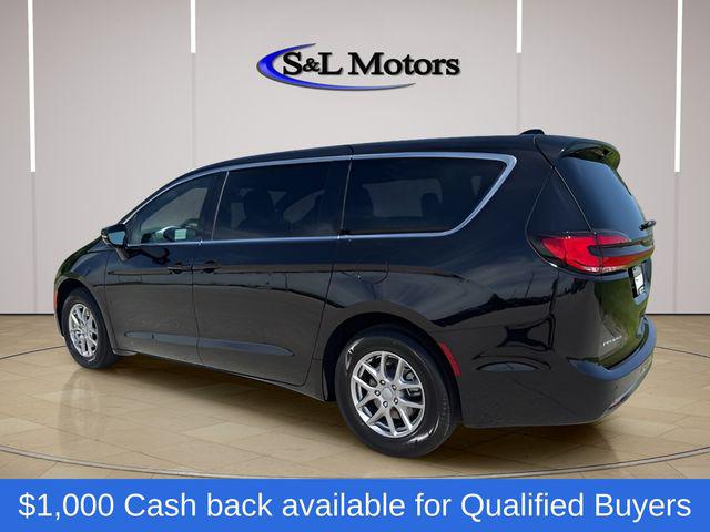 2027 Chrysler Pacifica Select
