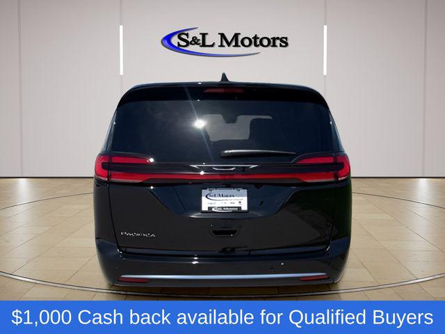 2027 Chrysler Pacifica Select