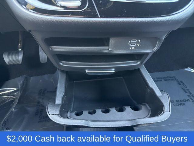 2027 Chrysler Pacifica Select