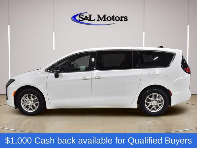 2027 Chrysler Pacifica Select