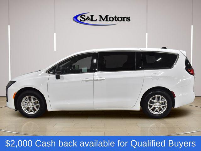 2027 Chrysler Pacifica Select