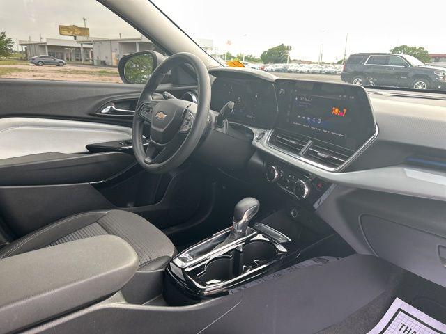 2025 Chevrolet Trax FWD LT
