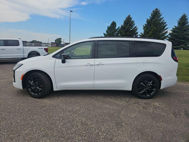 2027 Chrysler Pacifica PACIFICA LIMITED AWD 2027 Chrysler Pacifica PACIFICA LIMITED AWD