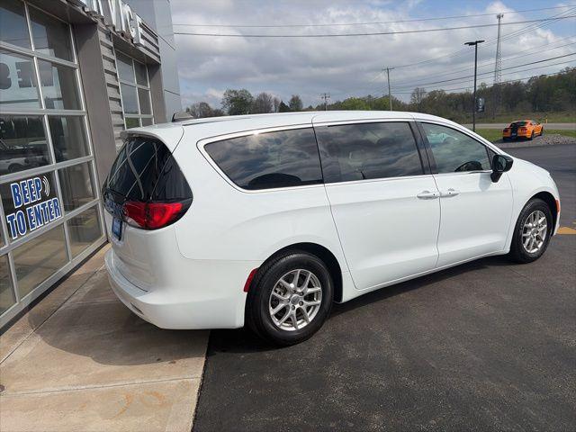 2024 Chrysler Voyager LX