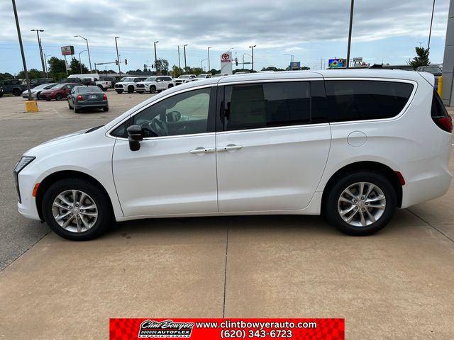 2027 Chrysler Pacifica PACIFICA SELECT AWD