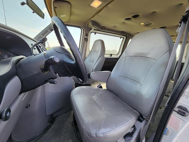 2001 Ford E-150 Unknown