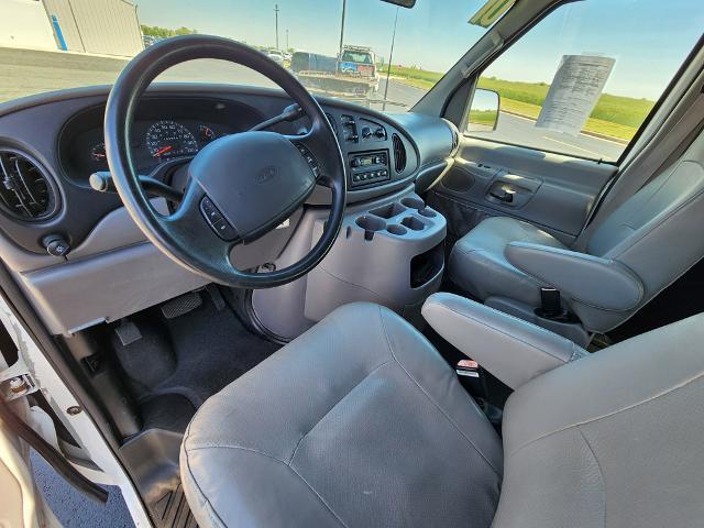 2001 Ford E-150 Unknown