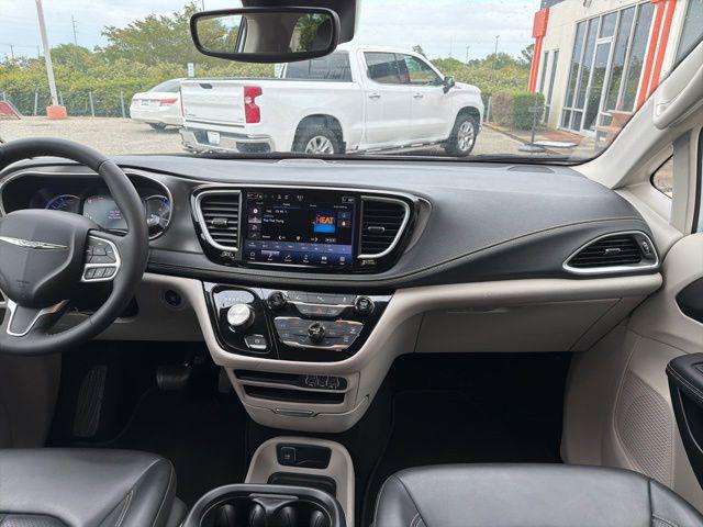 2023 Chrysler Pacifica Hybrid Touring L