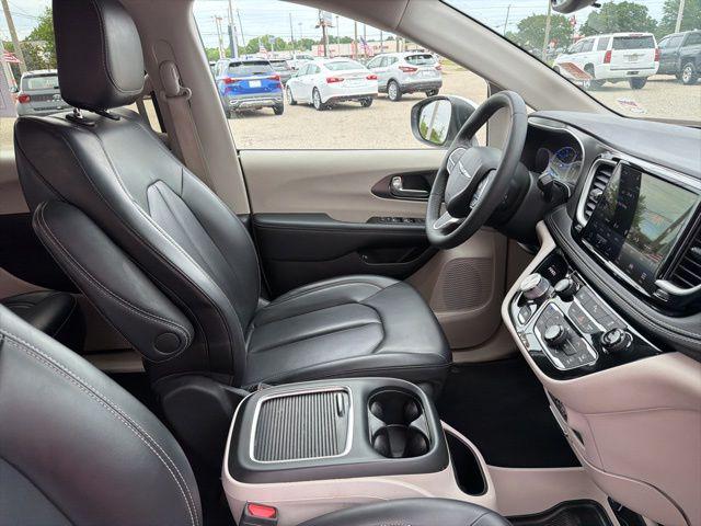 2023 Chrysler Pacifica Hybrid Touring L