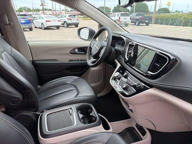 2023 Chrysler Pacifica Hybrid Touring L