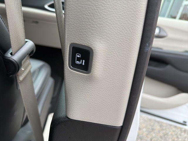 2023 Chrysler Pacifica Hybrid Touring L