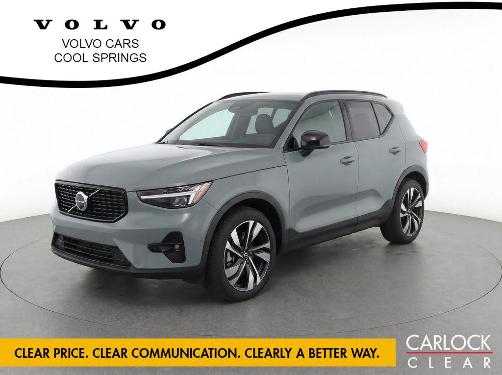 2023 Volvo XC40 B5 Plus Dark AWD's photo