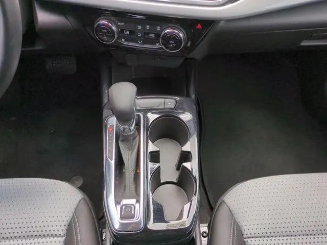 2025 Chevrolet Trax FWD LT