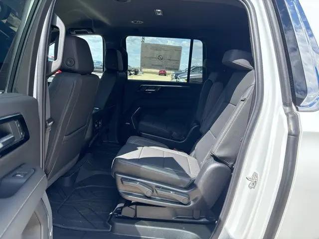2026 Chevrolet Suburban LT, 4WD