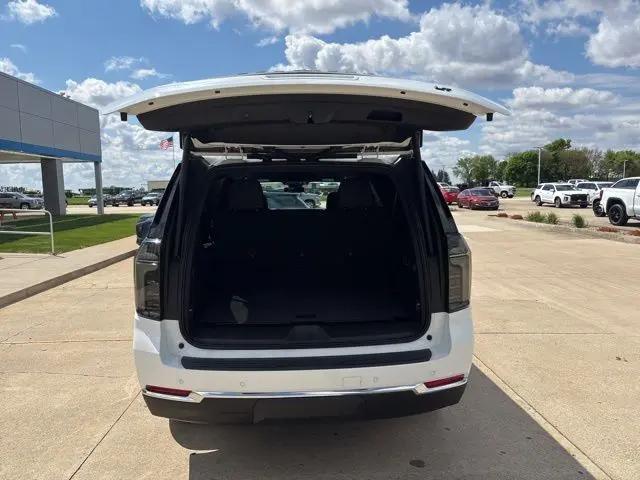 2026 Chevrolet Suburban LT, 4WD