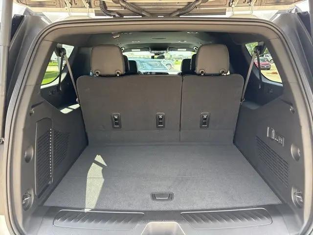 2026 Chevrolet Suburban LT, 4WD