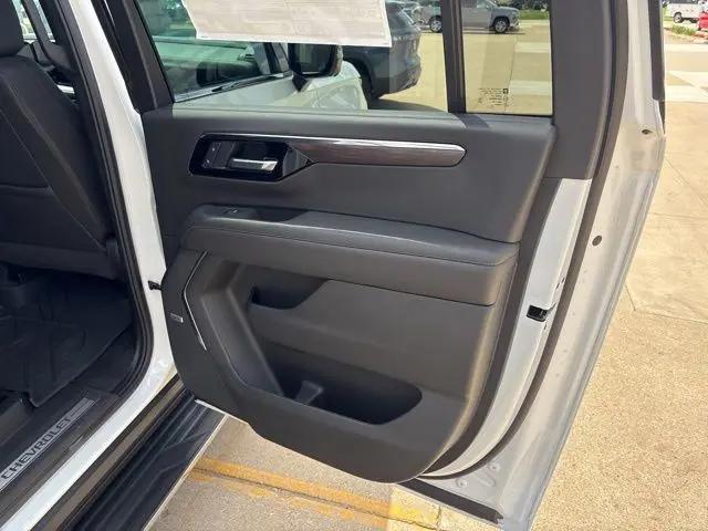 2026 Chevrolet Suburban LT, 4WD