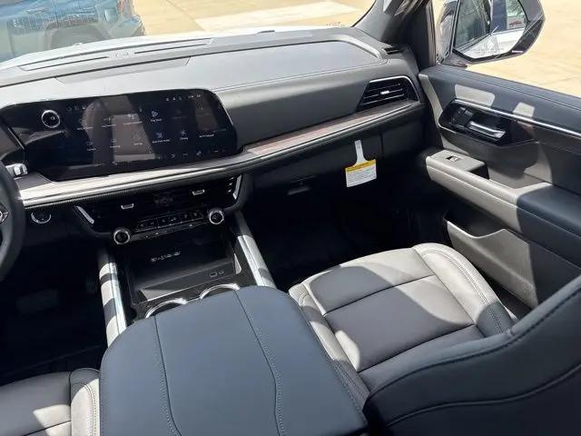 2026 Chevrolet Suburban LT, 4WD