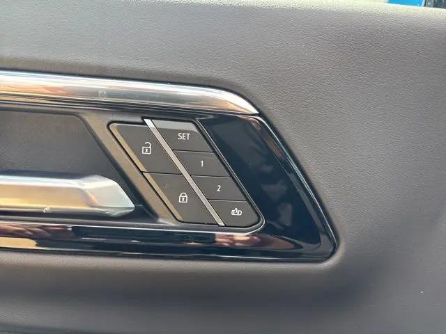 2026 Chevrolet Suburban LT, 4WD