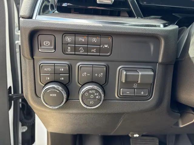 2026 Chevrolet Suburban LT, 4WD