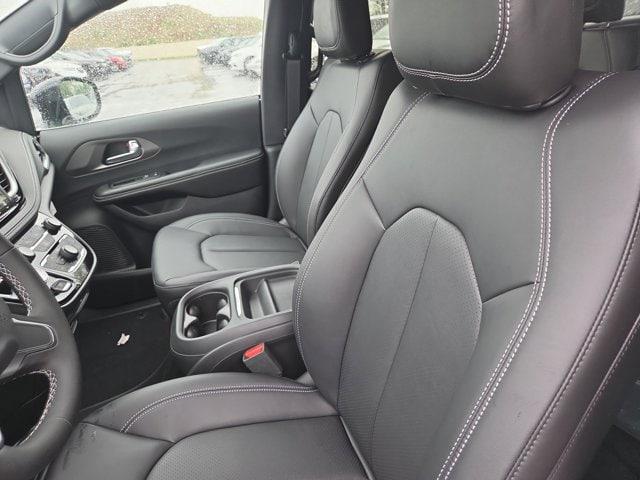 2027 Chrysler Pacifica PACIFICA SELECT