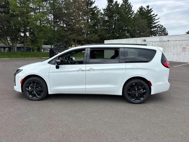2027 Chrysler Pacifica PACIFICA LIMITED AWD