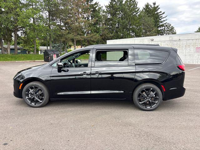 2027 Chrysler Pacifica PACIFICA LIMITED AWD