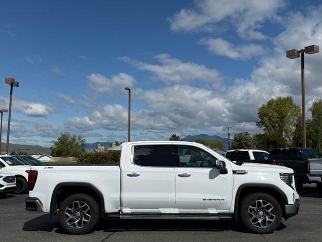 2022 GMC Sierra 1500 4WD Crew Cab Short Box SLT