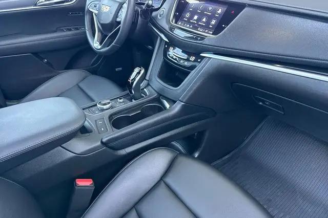 2025 Cadillac XT6 FWD Luxury