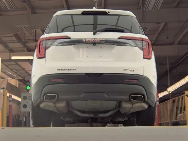 2023 GMC Acadia AWD AT4