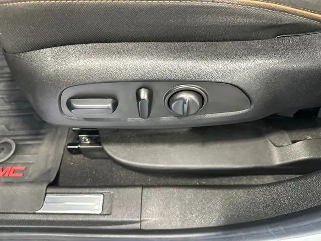 2023 GMC Acadia AWD AT4