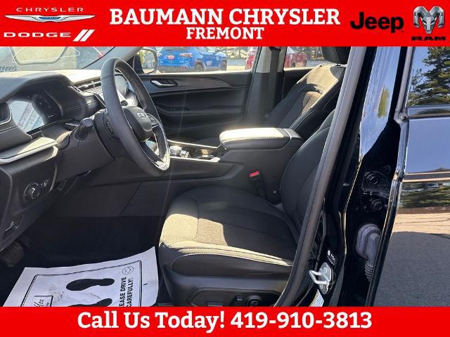 2023 Jeep Grand Cherokee Laredo 4x4