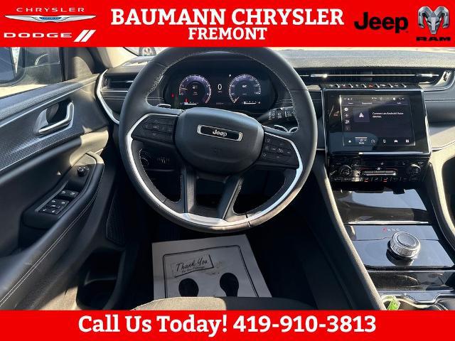 2023 Jeep Grand Cherokee Laredo 4x4