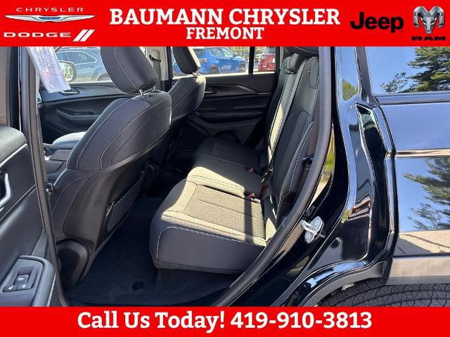 2023 Jeep Grand Cherokee Laredo 4x4