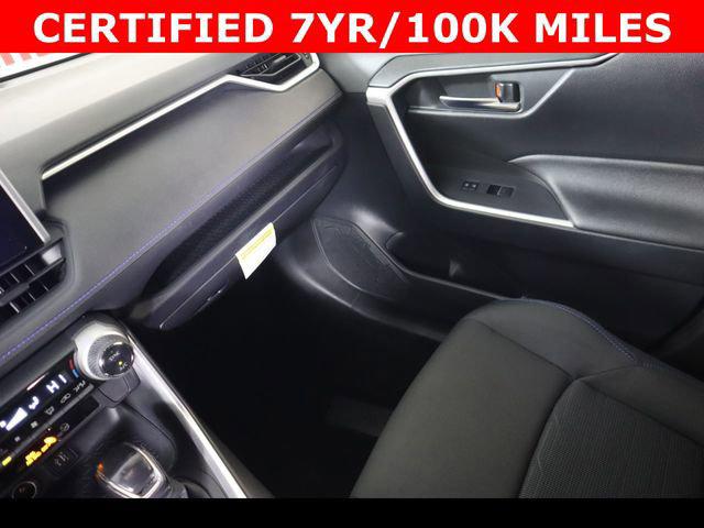 2024 Toyota RAV4 SE - Photo 17
